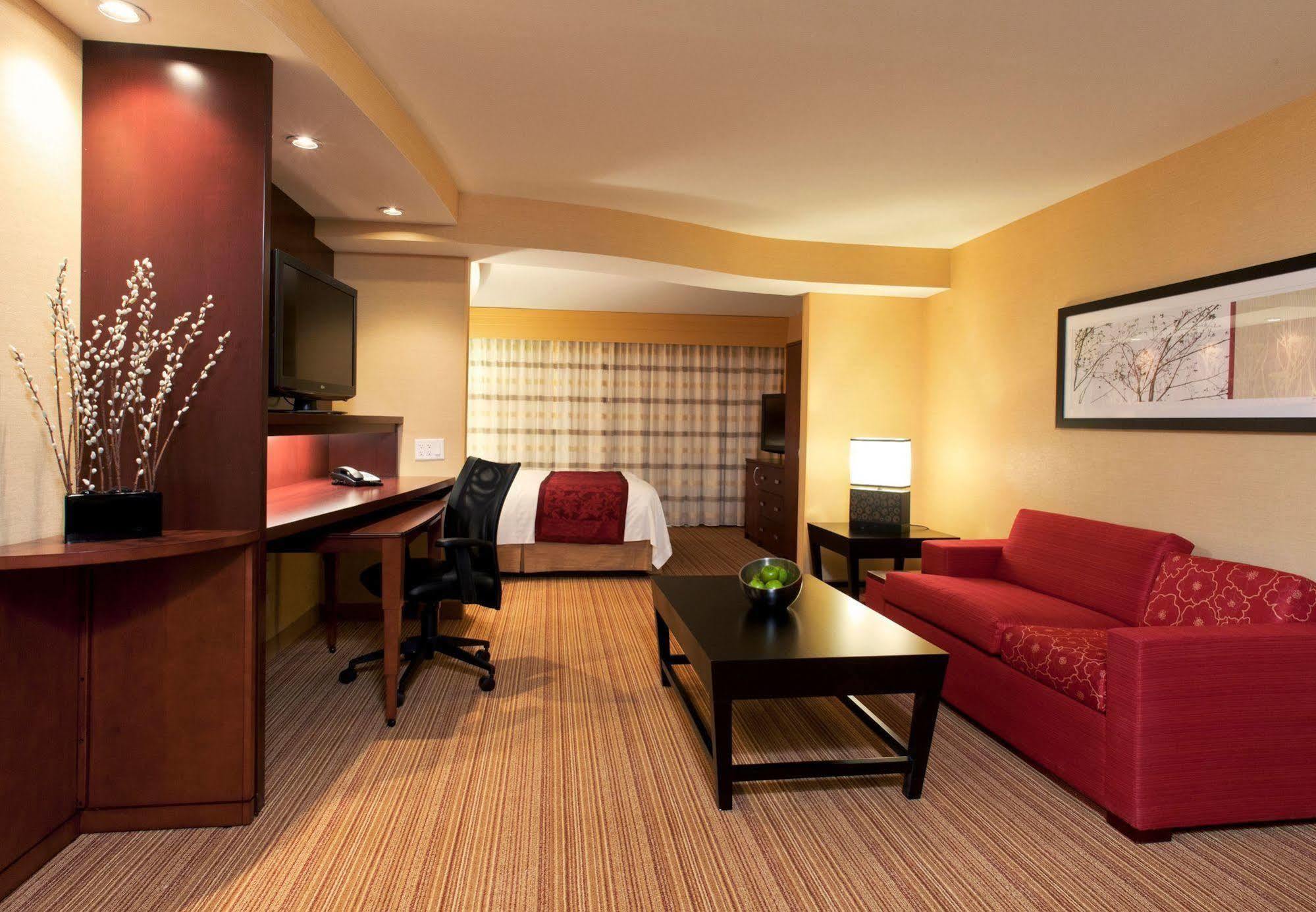 Courtyard Newburgh Stewart Airport Hotel Room photo